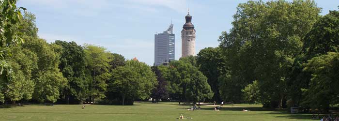 Blick vom Johannapark zum Neuen Rathaus Leipzig