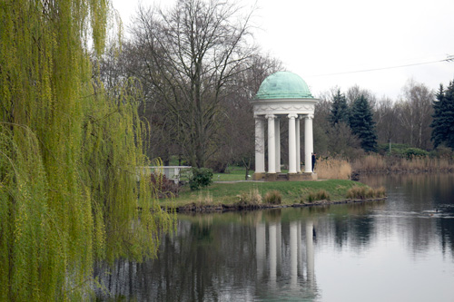 Agra-Park, Blick zum Pavillon, Foto: leipzig-im.de