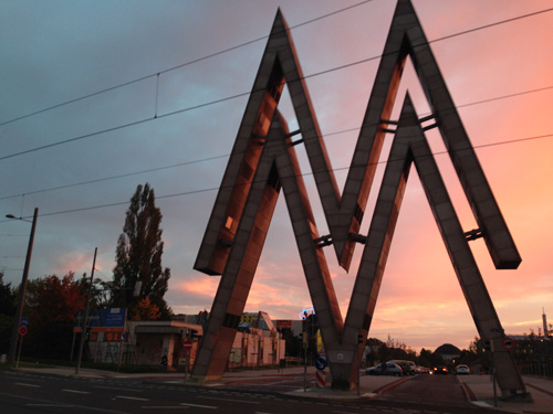 Das Messezeichen vor der Alten Messe, Foto: leipzig-im.de