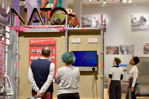 Foto: Markus Scholz | Ausstellungsimpression »Zwischen Aufbruch und Abwicklung. Die 90er in Leipzig« im Stadtgeschichtlichen Museum Leipzig