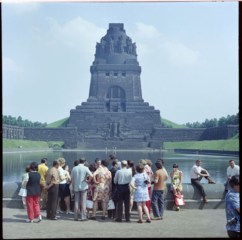 Völkerschlachtdenkmal zur Erinnerung an die Völkerschlacht bei Leipzig 1813, Juni 1975; Quelle: BArch, Bild 183-P0621-404 / Friedrich Gahlbeck