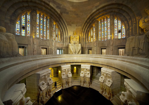 © Stadtgeschichtliches Museum Leipzig, Blick in die Ruhmeshalle des Völkerschlachtdenkmals Leipzig, Foto: Helga Schulze-Brinkop