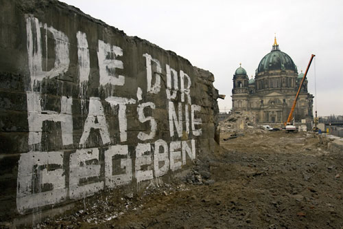 Pressefoto Ausstellung Aufarbeitung / picture alliance / dpa / Arno Burgi.