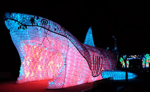 Der 18 Meter lange begehbare Riesenhai Megalodon ©2022 Dragon Illumination Arts