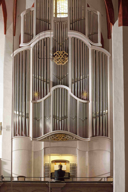 Thomasorganist Ullrich Böhme an der Bach-Orgel der Thomaskirche